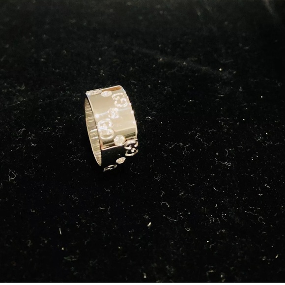 GUCCI 18k Gold GG Logo Icon 9mm Band Ring Size 5 3/4 - Picture 5 of 5
